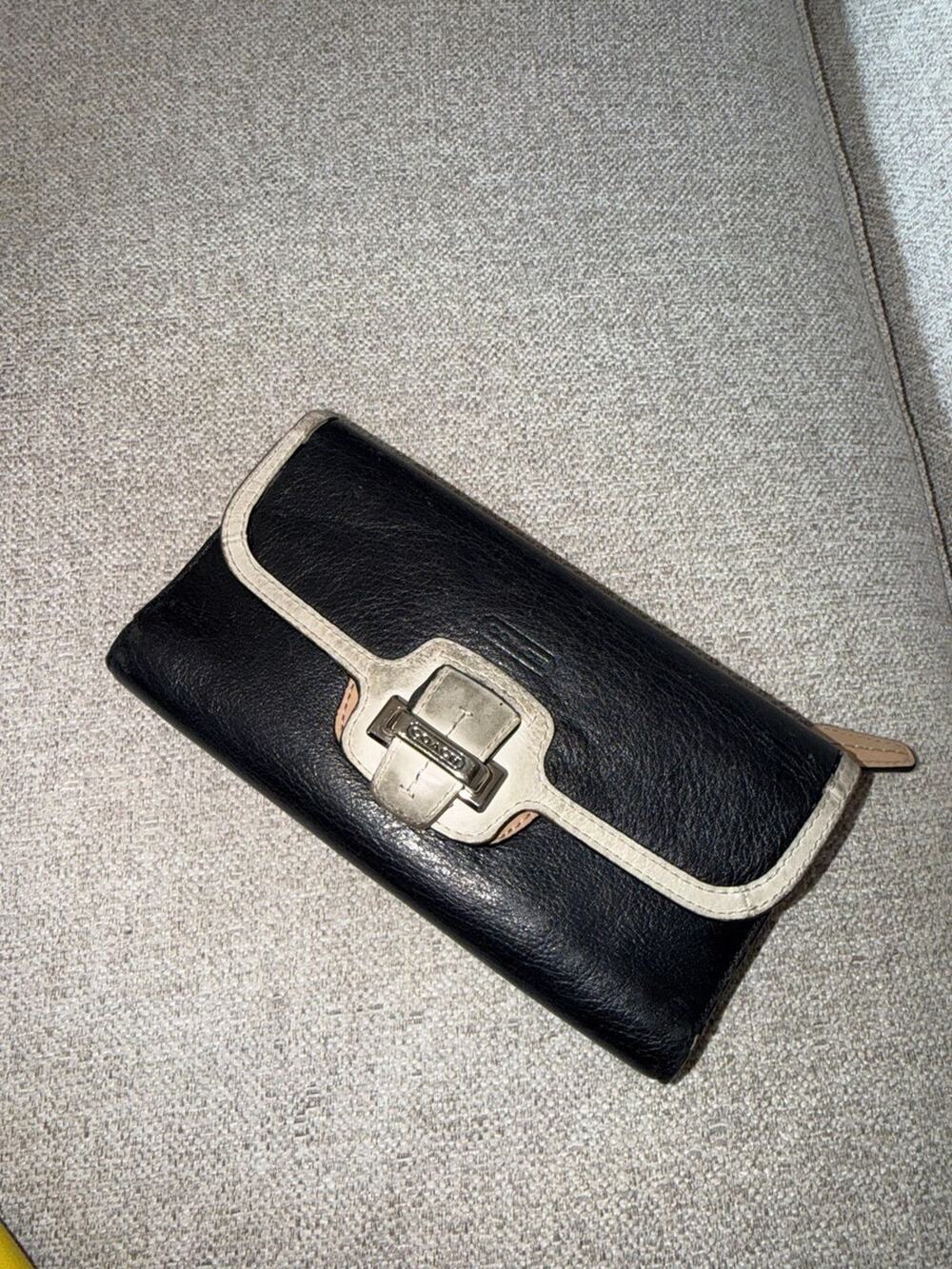 Coach Hamptons Leather Turnlock Wallet